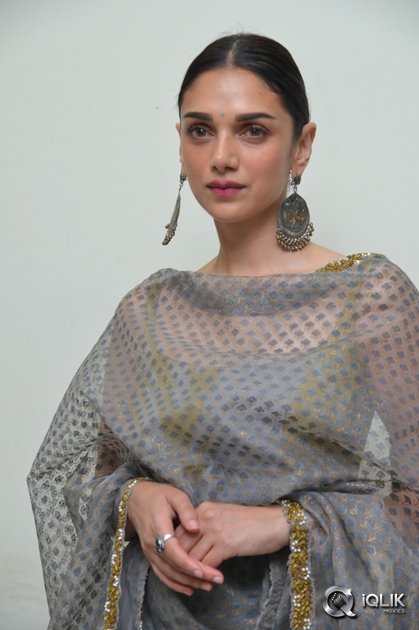 Aditi-Rao-Hydari-at-Cheliyaa-Movie-Promotions
